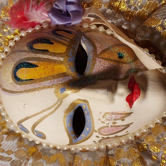 Vintage Hand Painted Carnival Face Masks Ceramic Set Of Three Butterfly Design - Picture 11 of 12